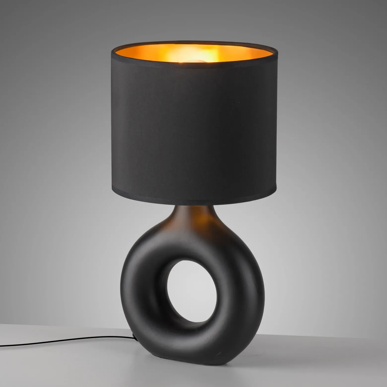 JUST LIGHT. Lámpara de mesa Carara, base de cerámica, negro