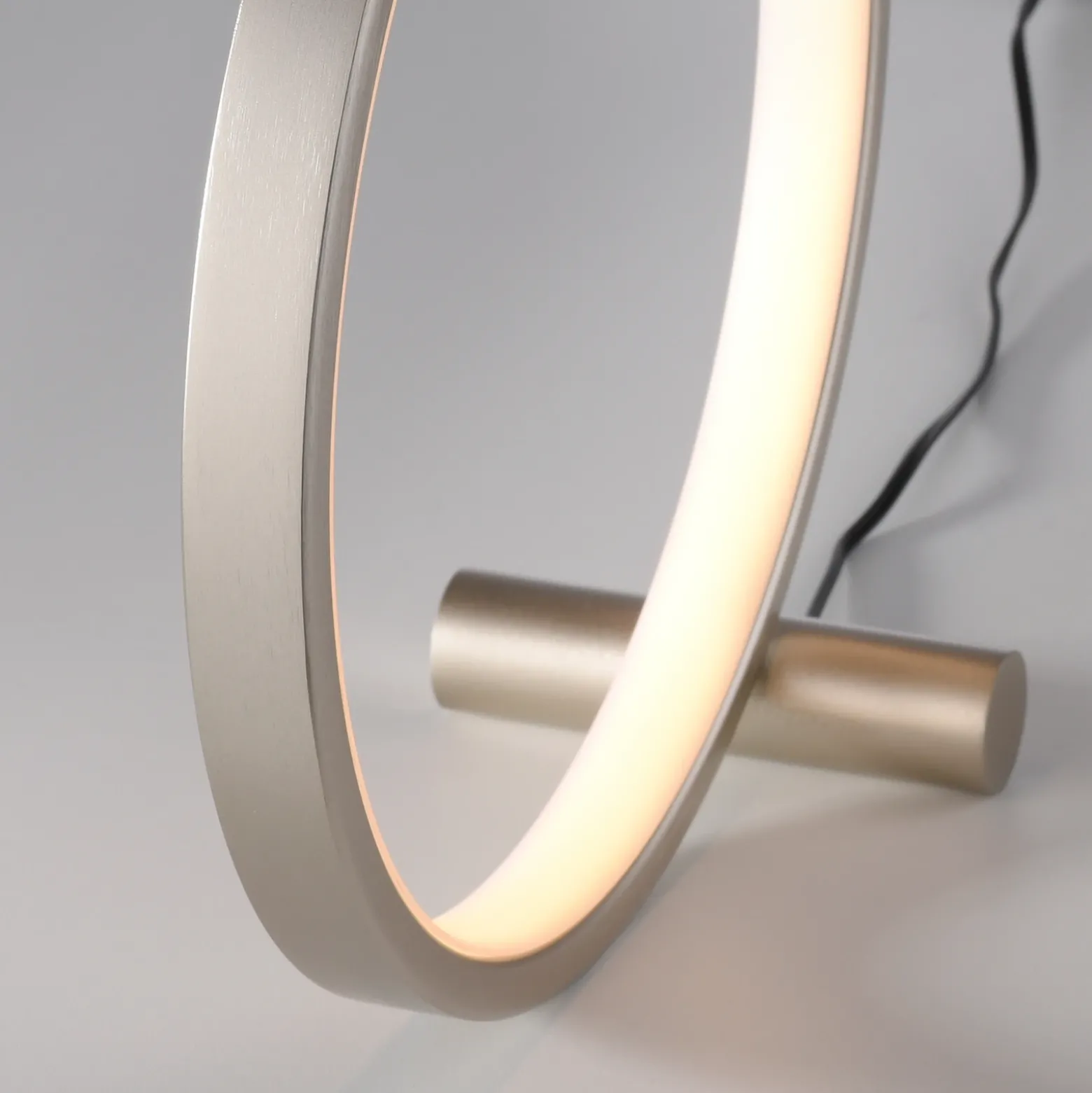 JUST LIGHT. Lámpara de mesa LED Mini Ritus, Ø 25 cm, hierro