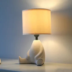 JUST LIGHT. Lámpara de mesa Ted, cerámica, sentado, beige arena