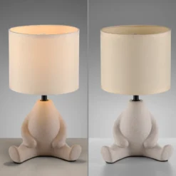 JUST LIGHT. Lámpara de mesa Ted, cerámica, sentado, beige arena