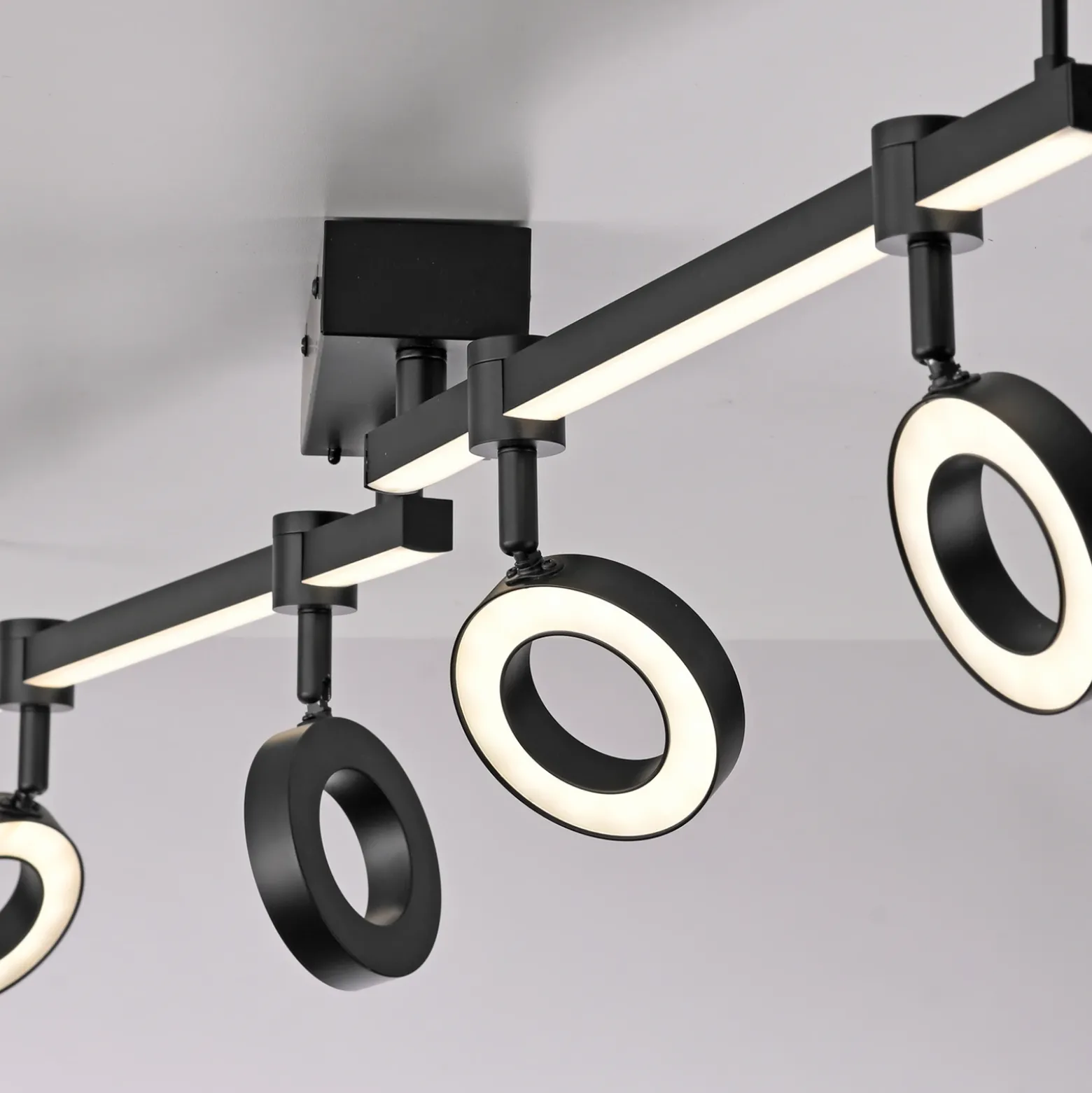 JUST LIGHT. Lámpara LED de techo LOLAsmart Bileda, 4 luces, negro