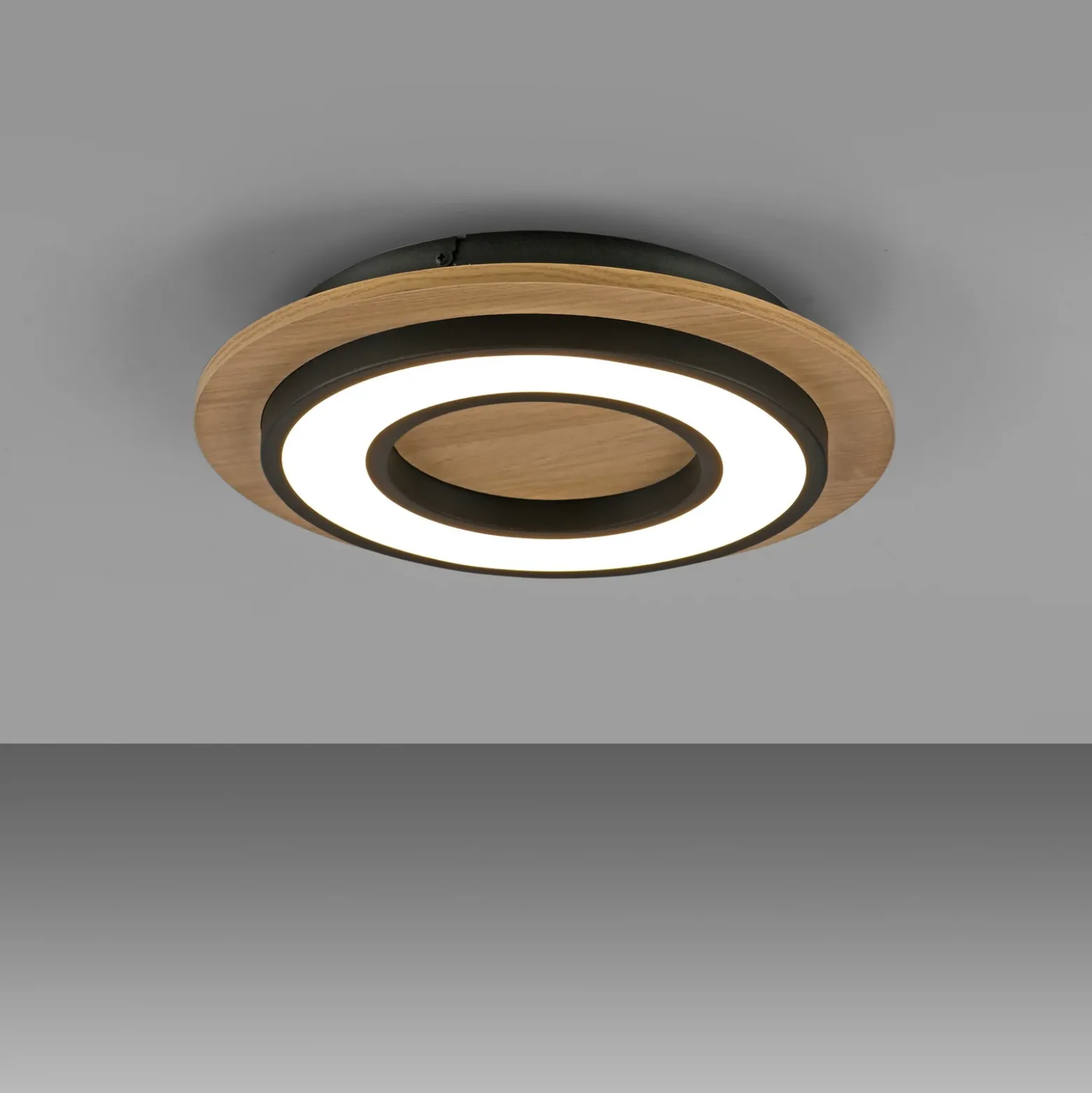 JUST LIGHT. Plafón LED Tola, redondo, madera, 3.000 K