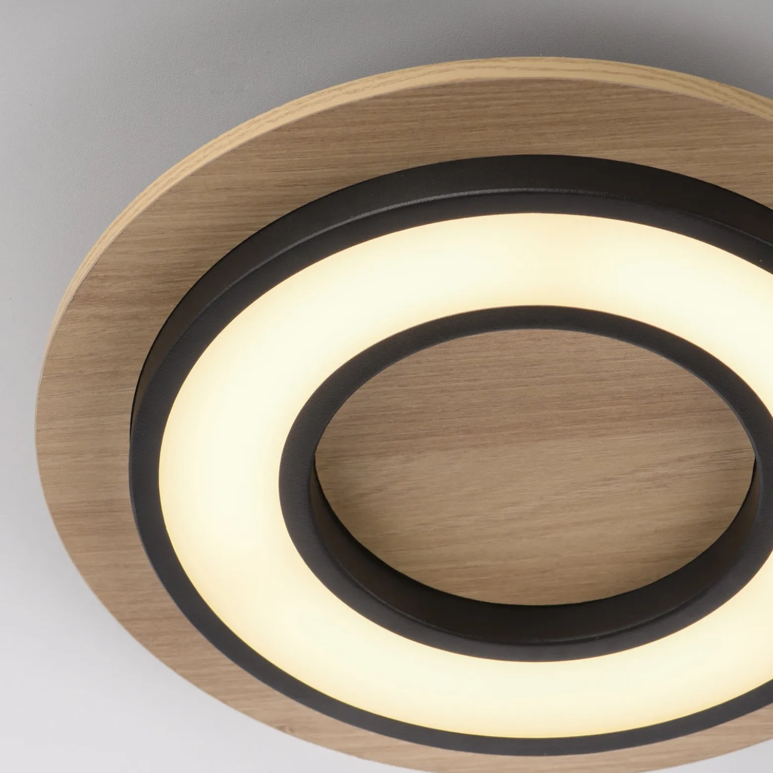 JUST LIGHT. Plafón LED Tola, redondo, madera, 3.000 K