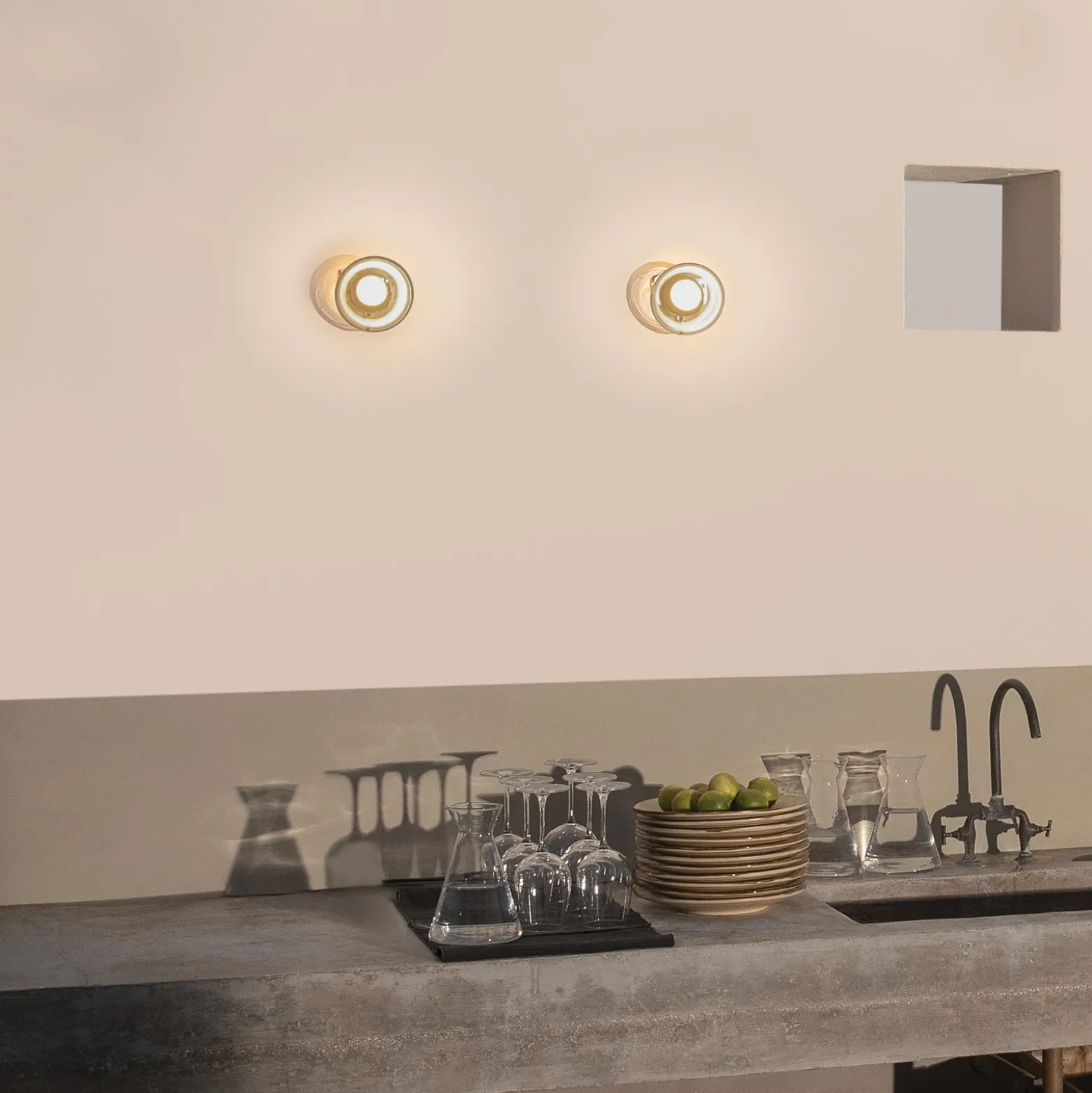 Karman Agua aplique LED, IP44, vidrio transparente