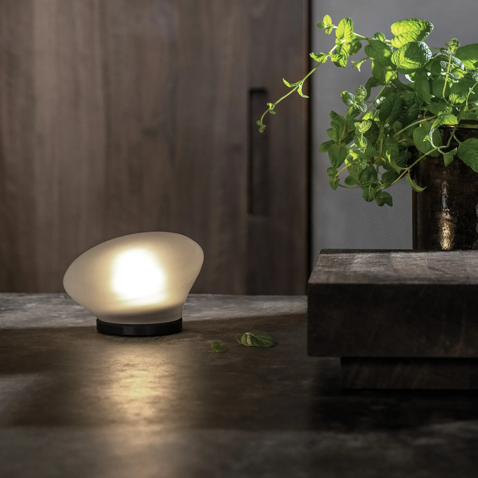Karman Agua de mesa LED Ø13cm vidrio esmerilado
