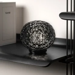Kartell Mini Planet lámpara mesa batería gris humo