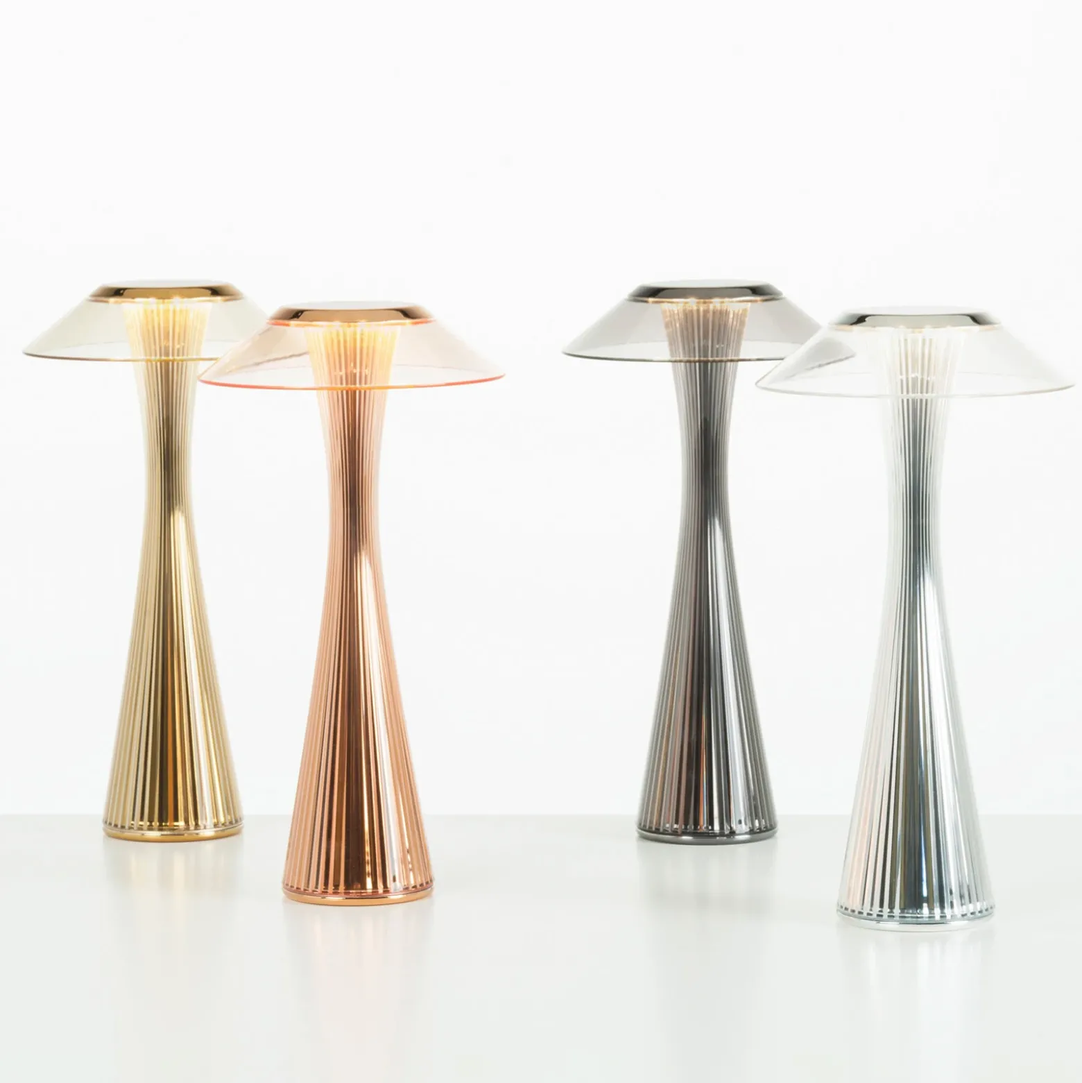 Kartell Space lámpara de mesa LED de diseño, cromo