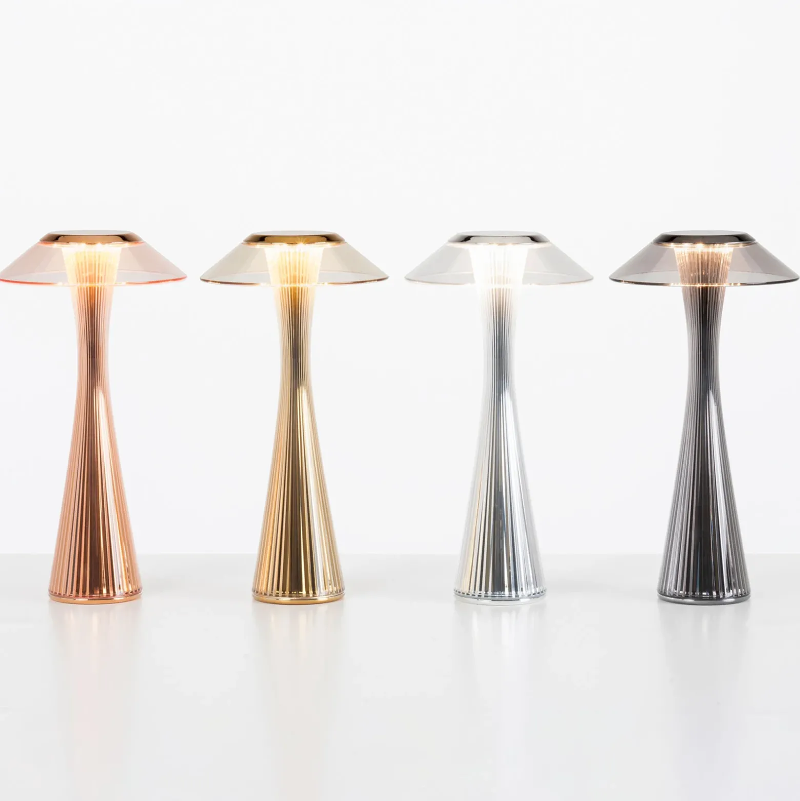 Kartell Space lámpara de mesa LED de diseño, oro