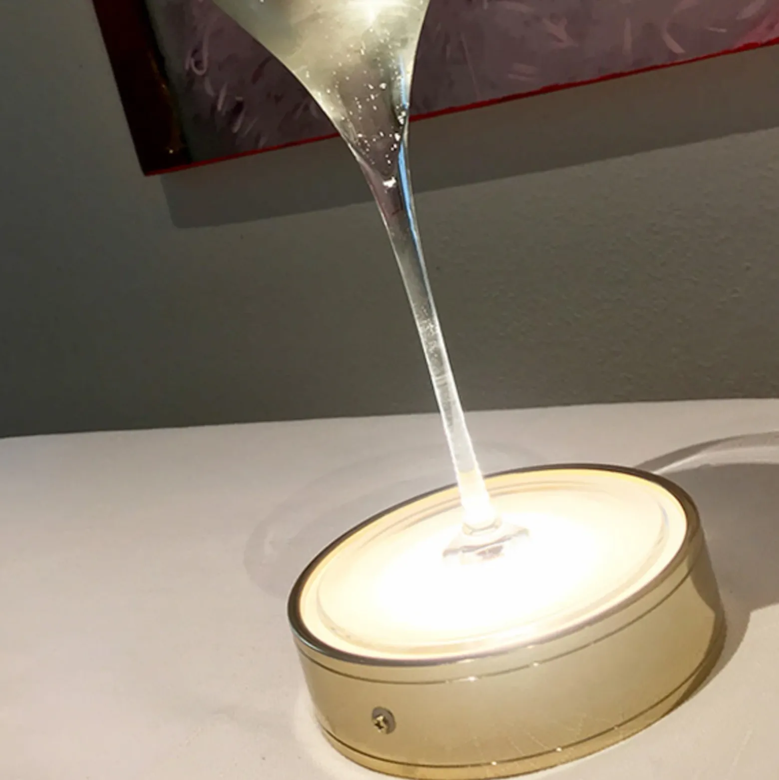 Knikerboker Bevici Su! lámpara de mesa, USB, oro