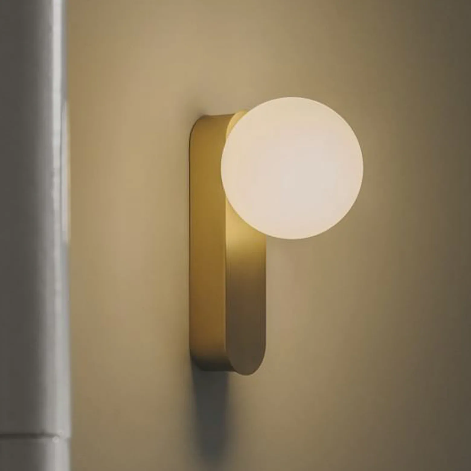 LEDS-C4 Aplique de pared LED Perlina, dorado, atenuable