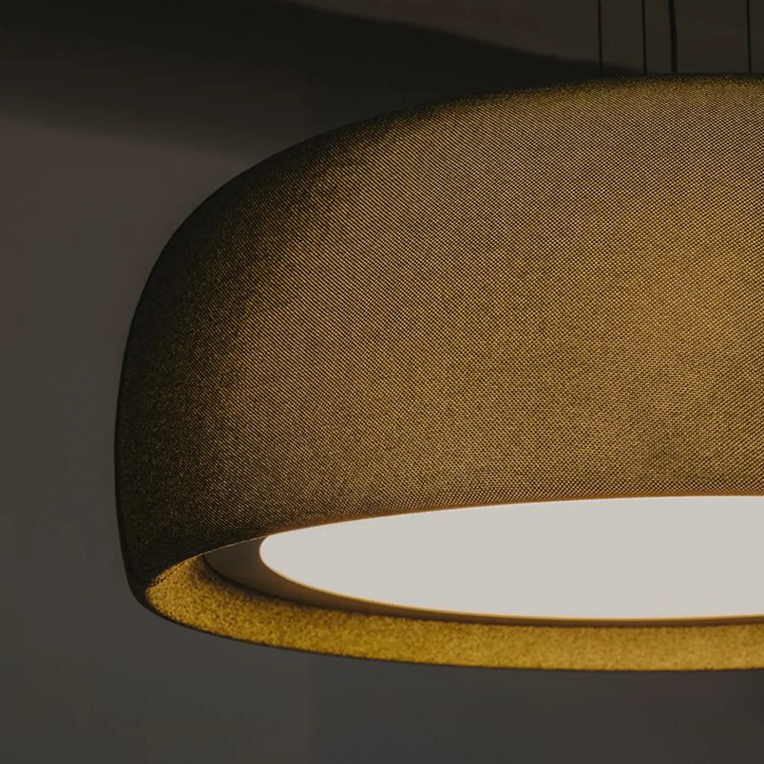 LEDS-C4 Lámpara colgante LED Gong, verde, 2.700 K, Ø 61,2 cm, tela