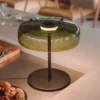 LEDS-C4 Lámpara de mesa LED Levels, Ø 42 cm, verde, cristal, CCT
