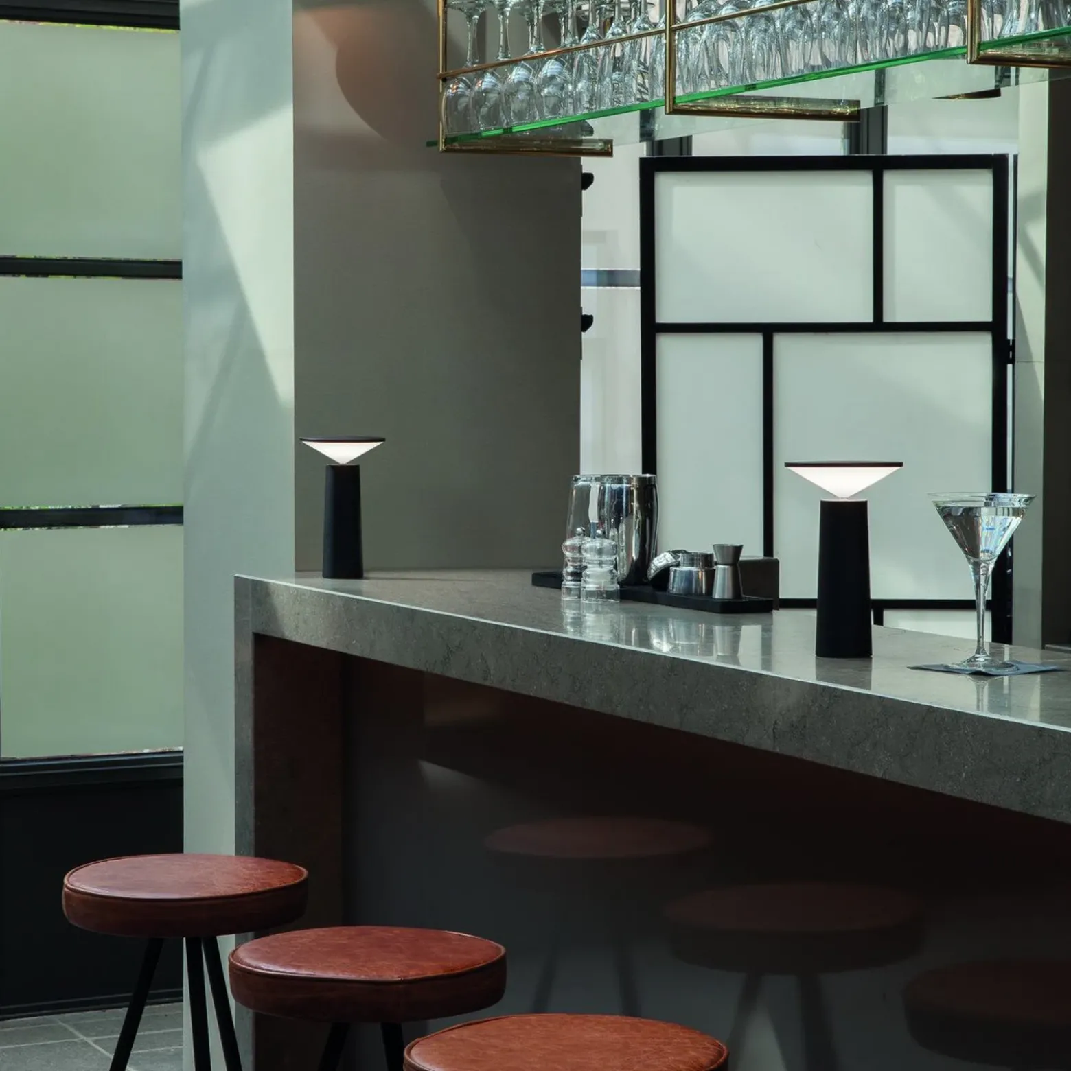 LEDS-C4 Lámpara de mesa LED recargable Cocktail, negro Altura 21,5 cm