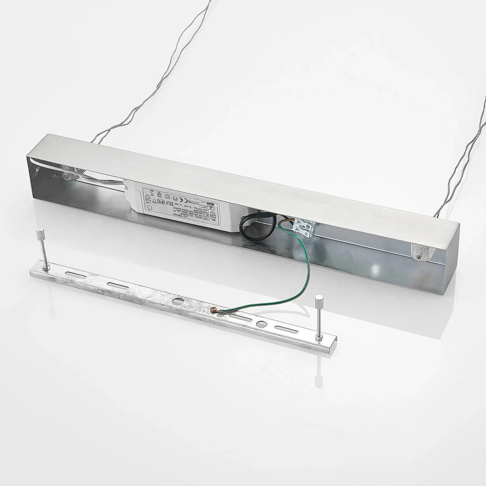 Lindby Alimara lámpara colgante LED, madera, longitud 138 cm