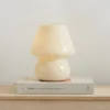 Lindby Andriana lámpara de mesa, amarillo/blanco, cristal, Ø 15 cm