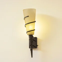 Lindby aplique de pared Anouk, altura 44 cm, cristal, metal, antorcha