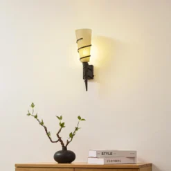 Lindby aplique de pared Anouk, altura 44 cm, cristal, metal, antorcha