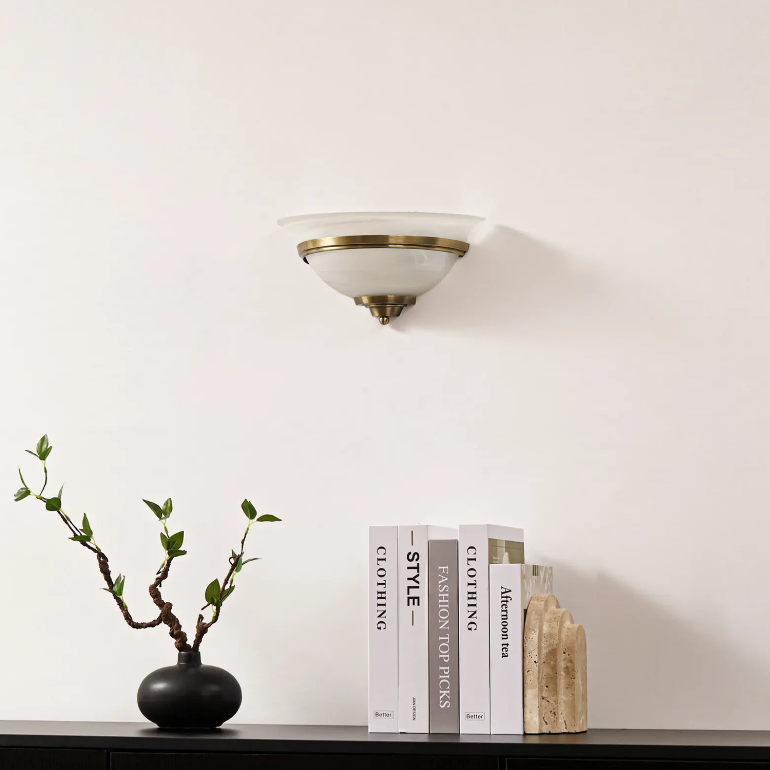Lindby aplique de pared Irimia, 31 cm, latón envejecido, cristal