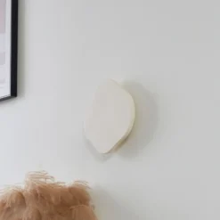 Lindby aplique de pared LED Nielson, beige, yeso, 30 cm de altura