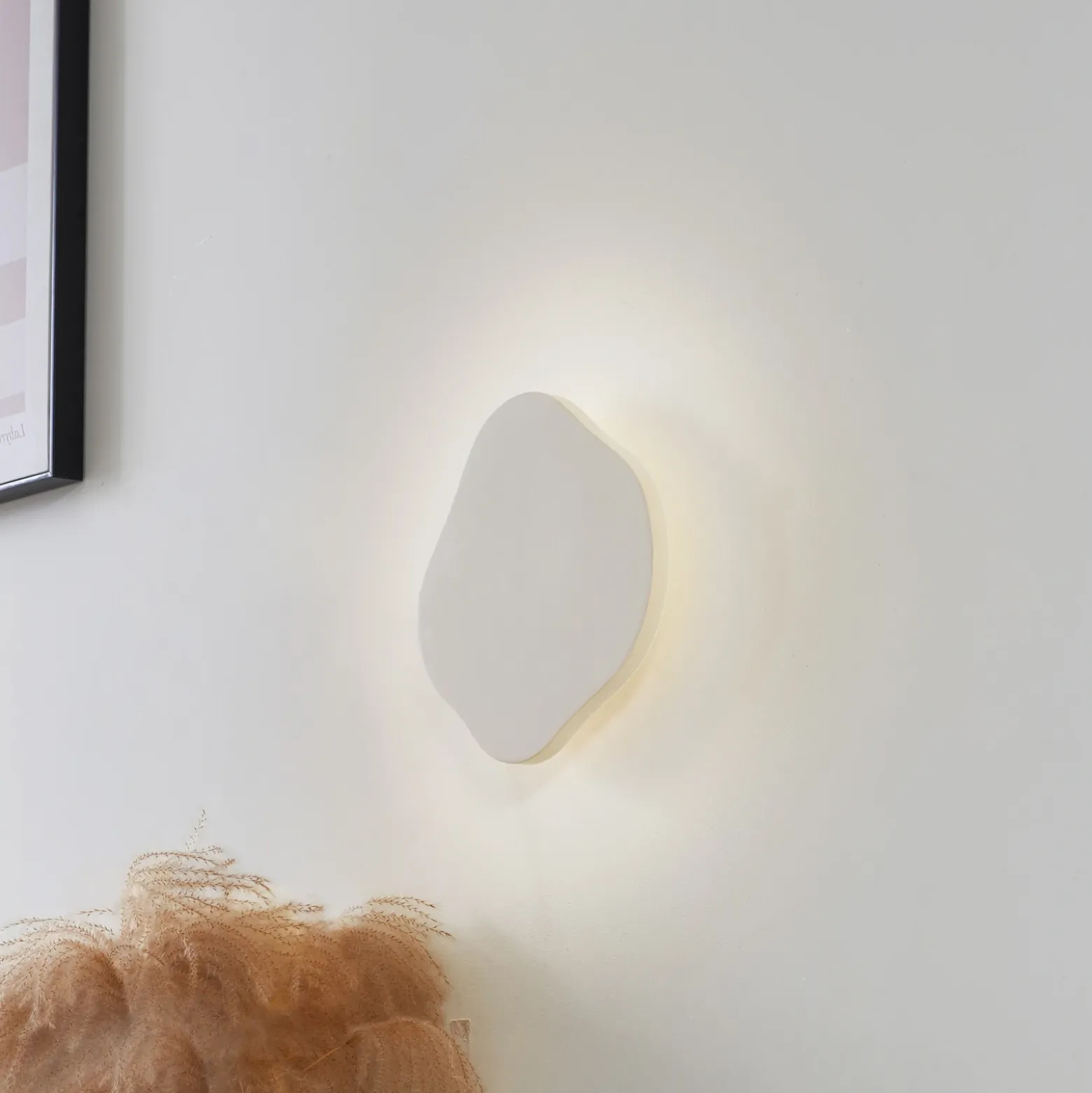 Lindby aplique de pared LED Nielson, beige, yeso, 30 cm de altura