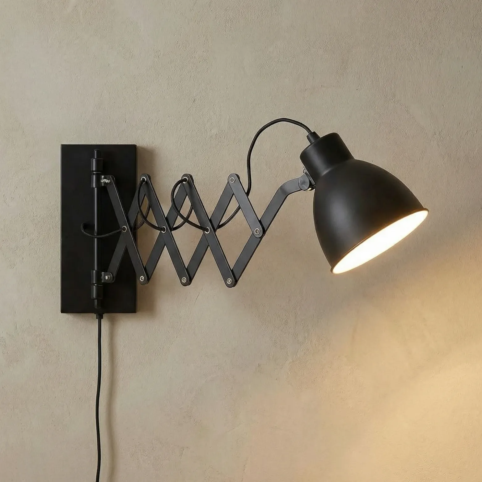 Lindby Aplique de pared Merle, negro, 60 cm, lámpara de lectura, extensible