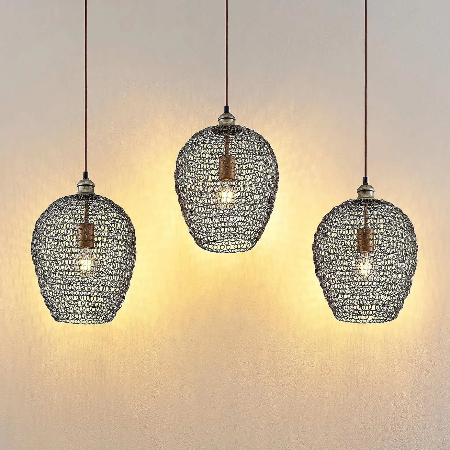 Lindby Benja lámpara colgante, 3 luces, latón
