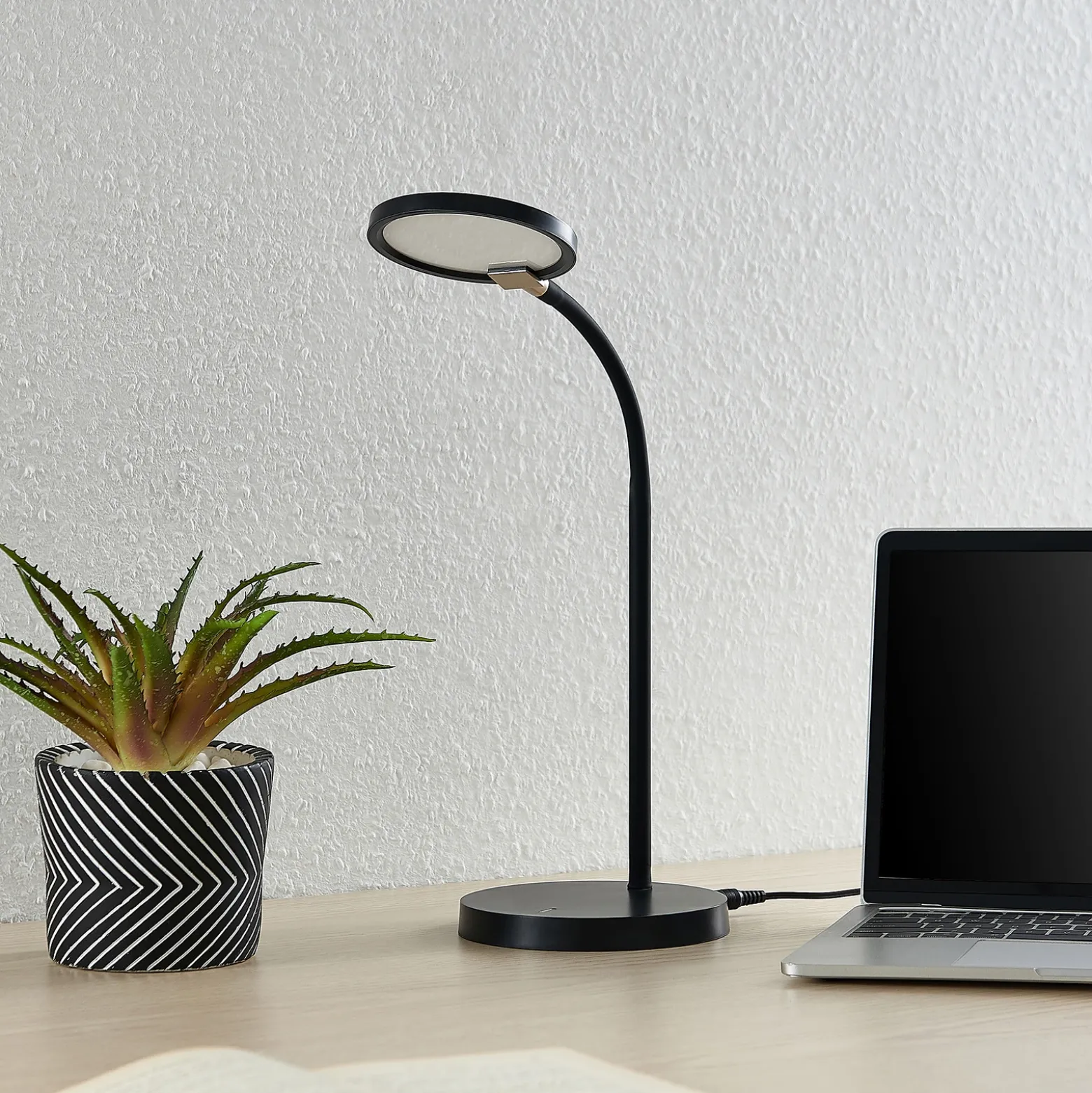 Lindby Binera lámpara de mesa LED, dimmer 3 pasos