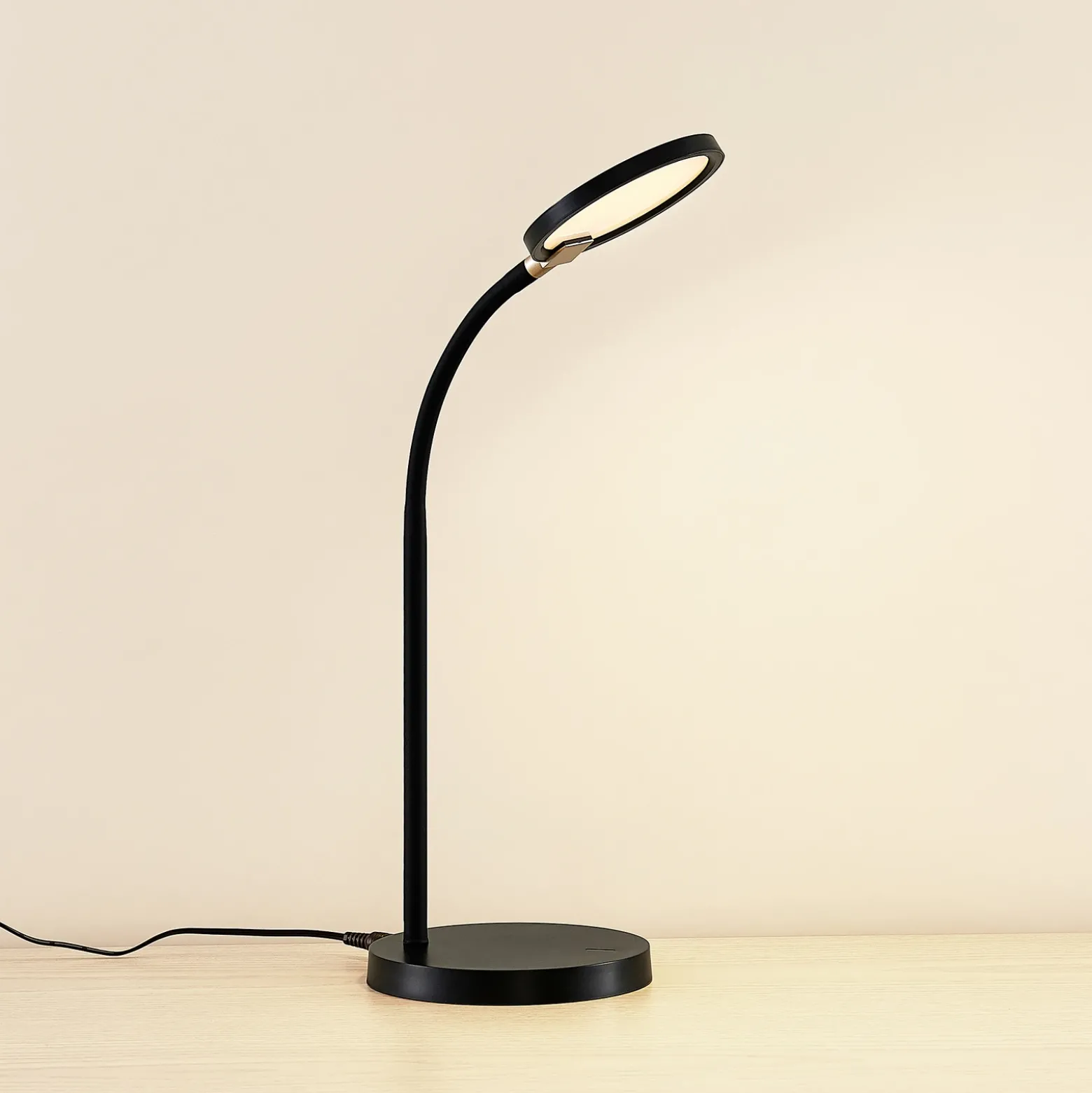Lindby Binera lámpara de mesa LED, dimmer 3 pasos