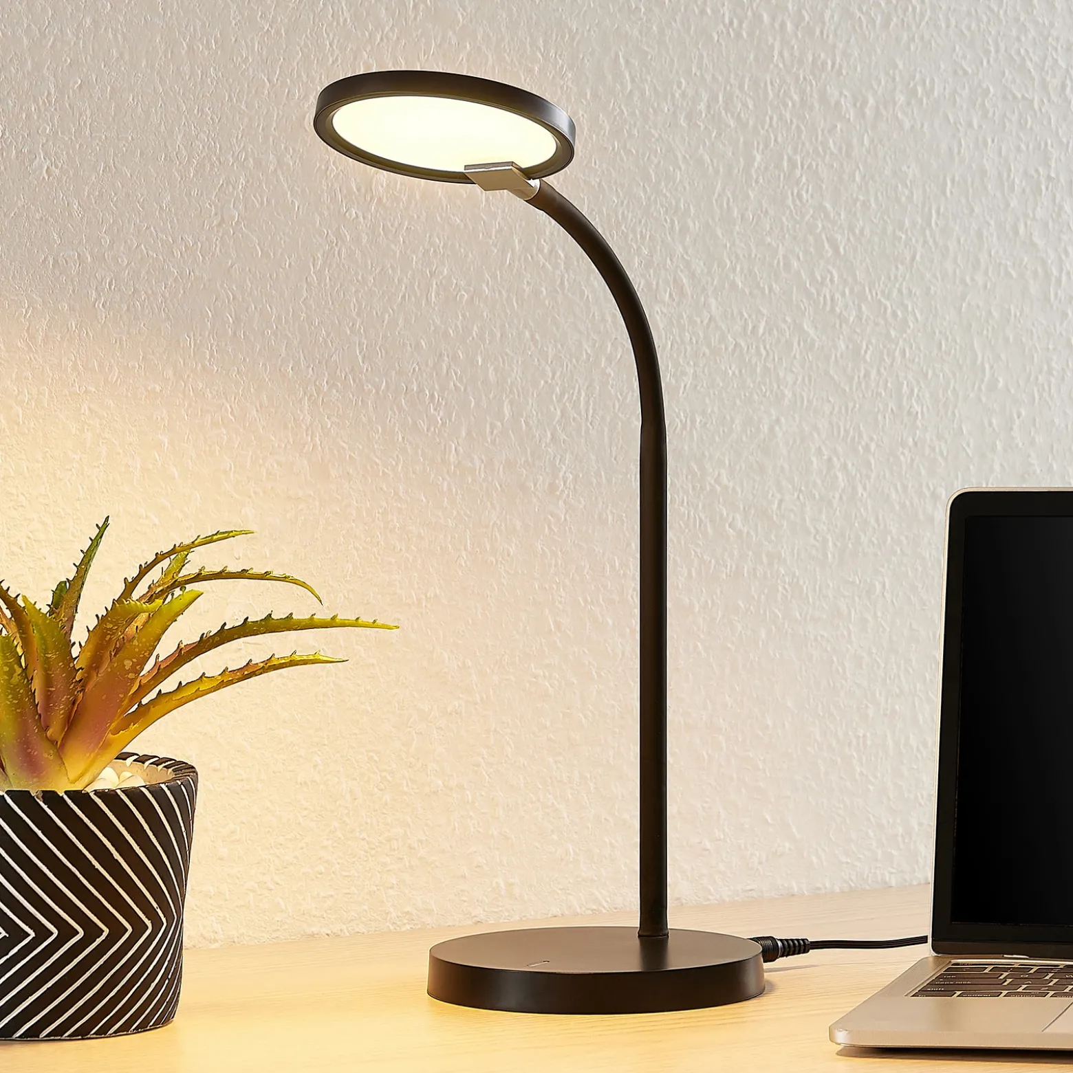 Lindby Binera lámpara de mesa LED, dimmer 3 pasos