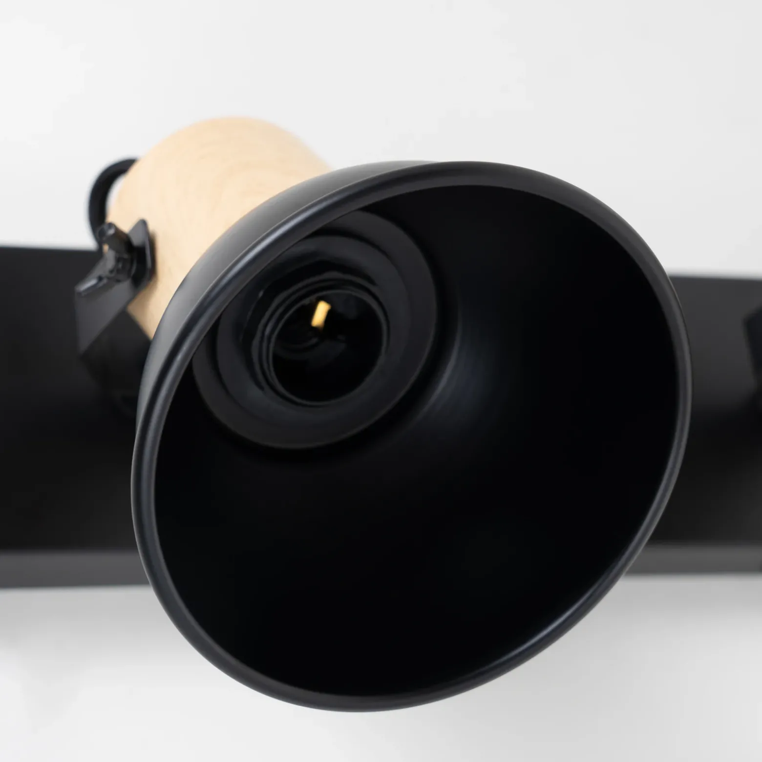 Lindby Bosko foco, negro, 3 luces, alargado