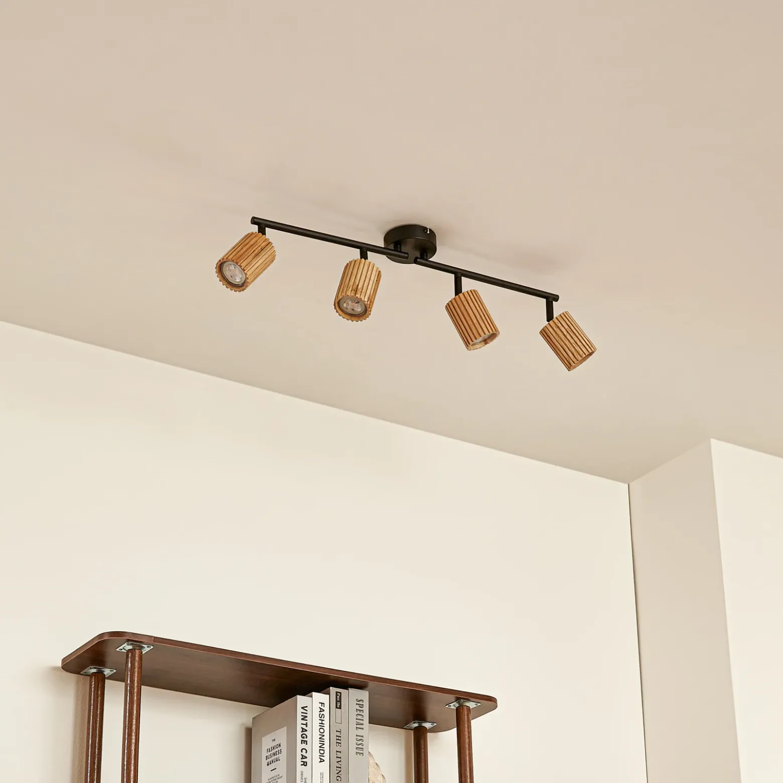 Lindby Downlight Stralino, 4 luces, longitud 60 cm, madera
