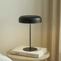 Lindby Edion lámpara de mesa, negro arena, metal