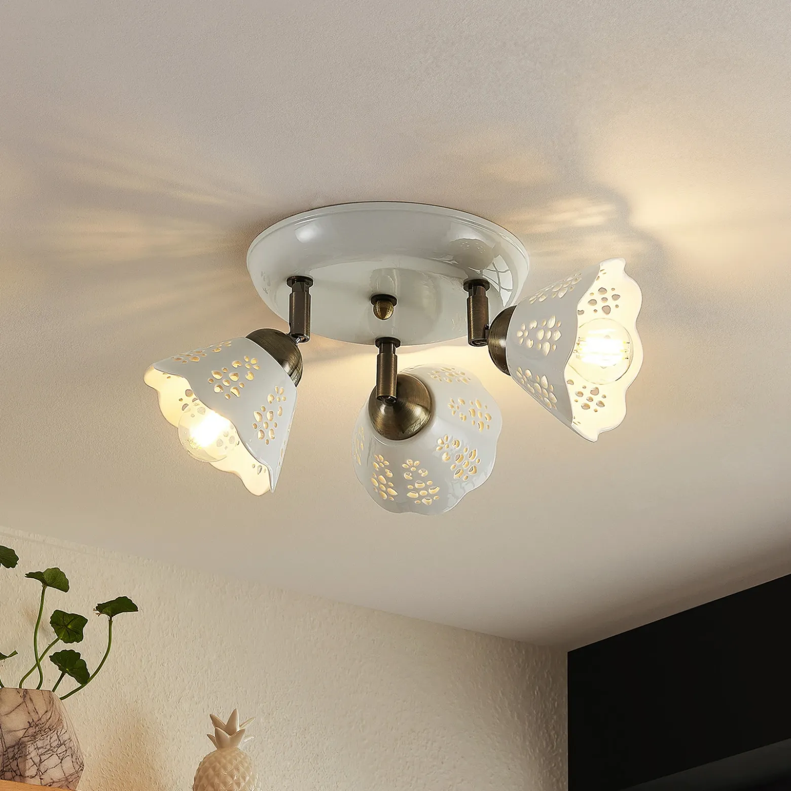 Lindby Efgenia foco de techo, 3 luces