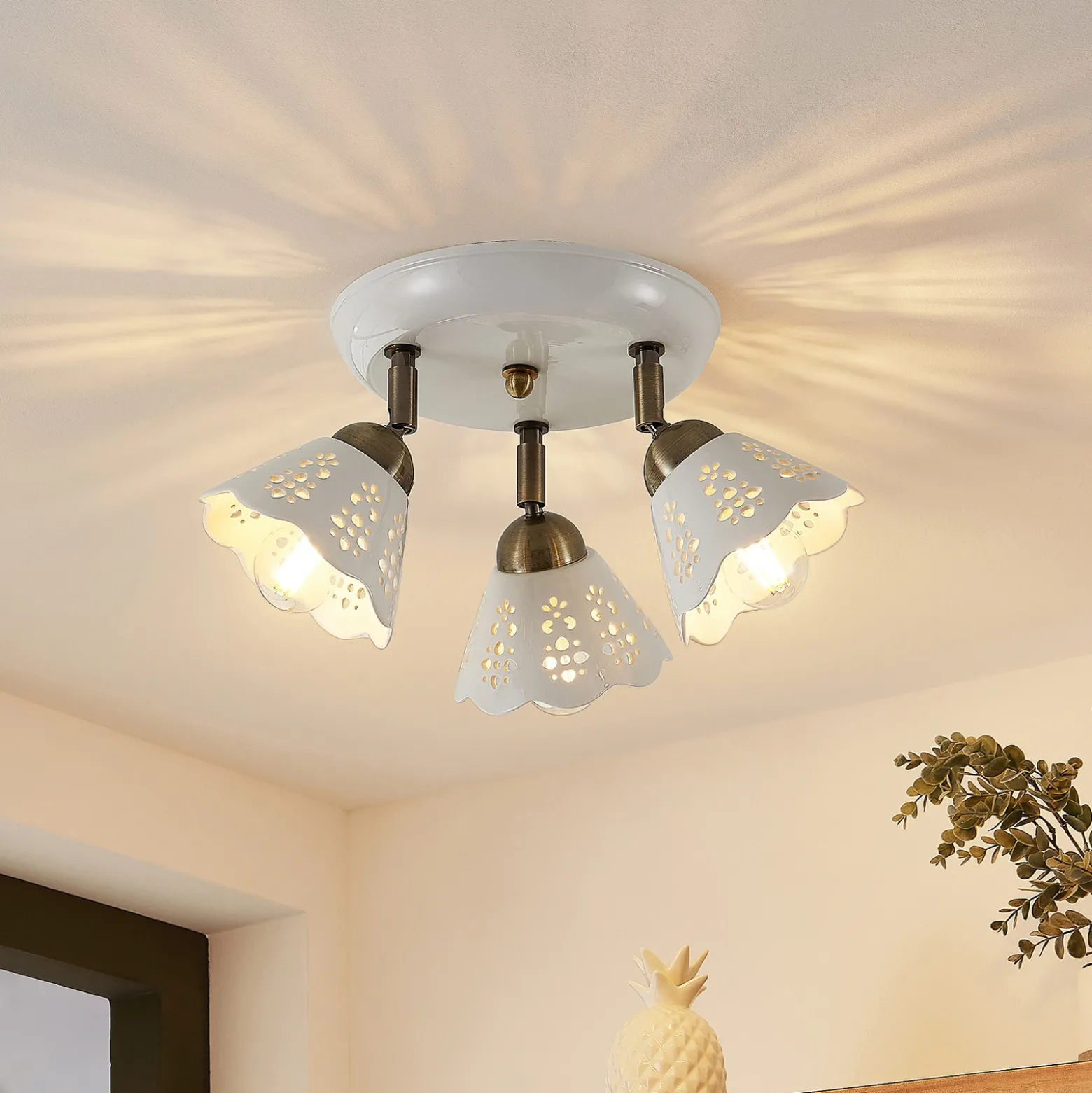 Lindby Efgenia foco de techo, 3 luces