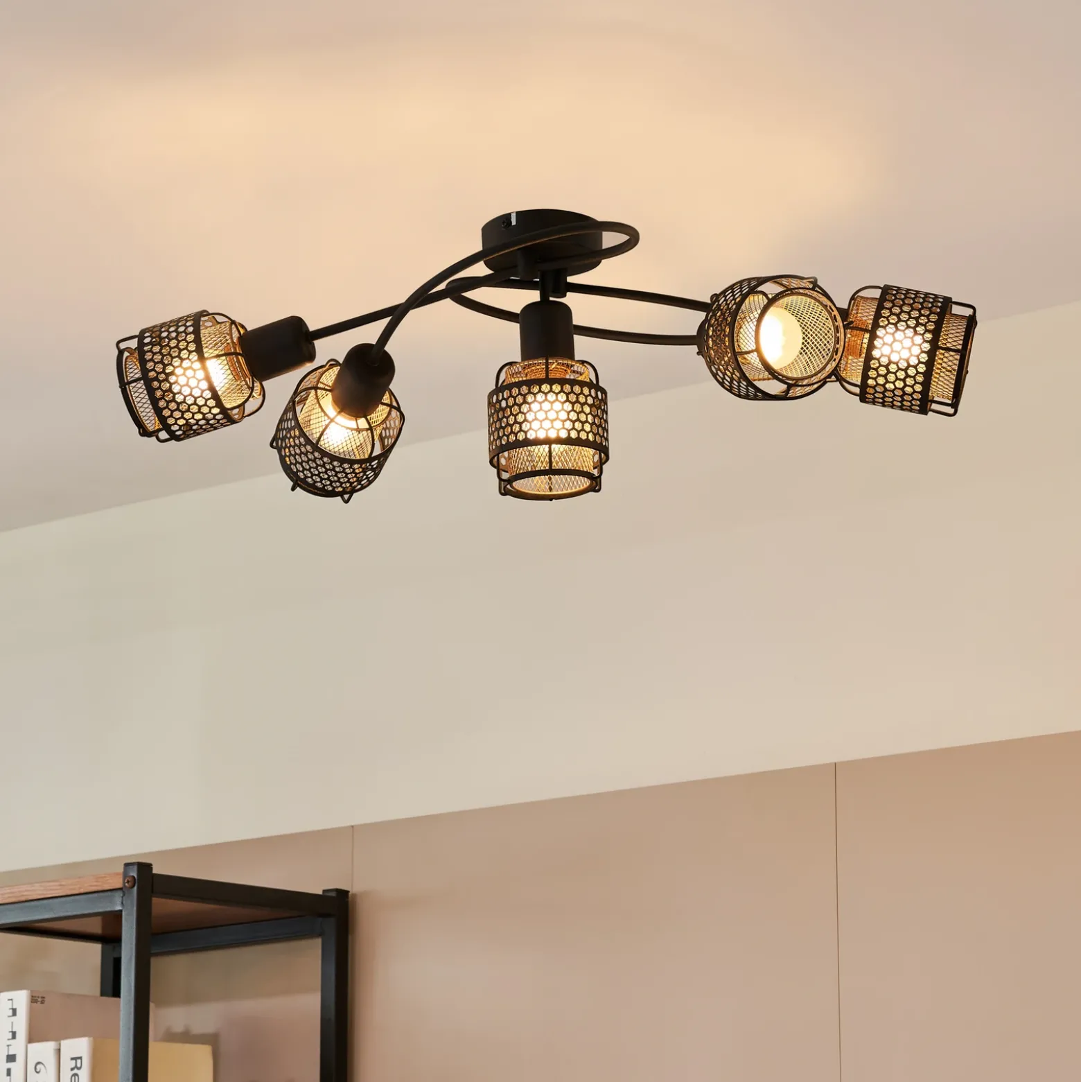Lindby Eudoria plafón 5 luces negro/oro