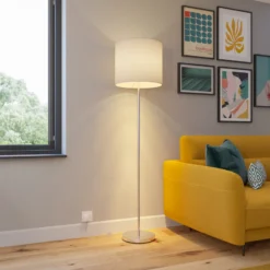 Lindby Everly lámpara de pie con pantalla textil