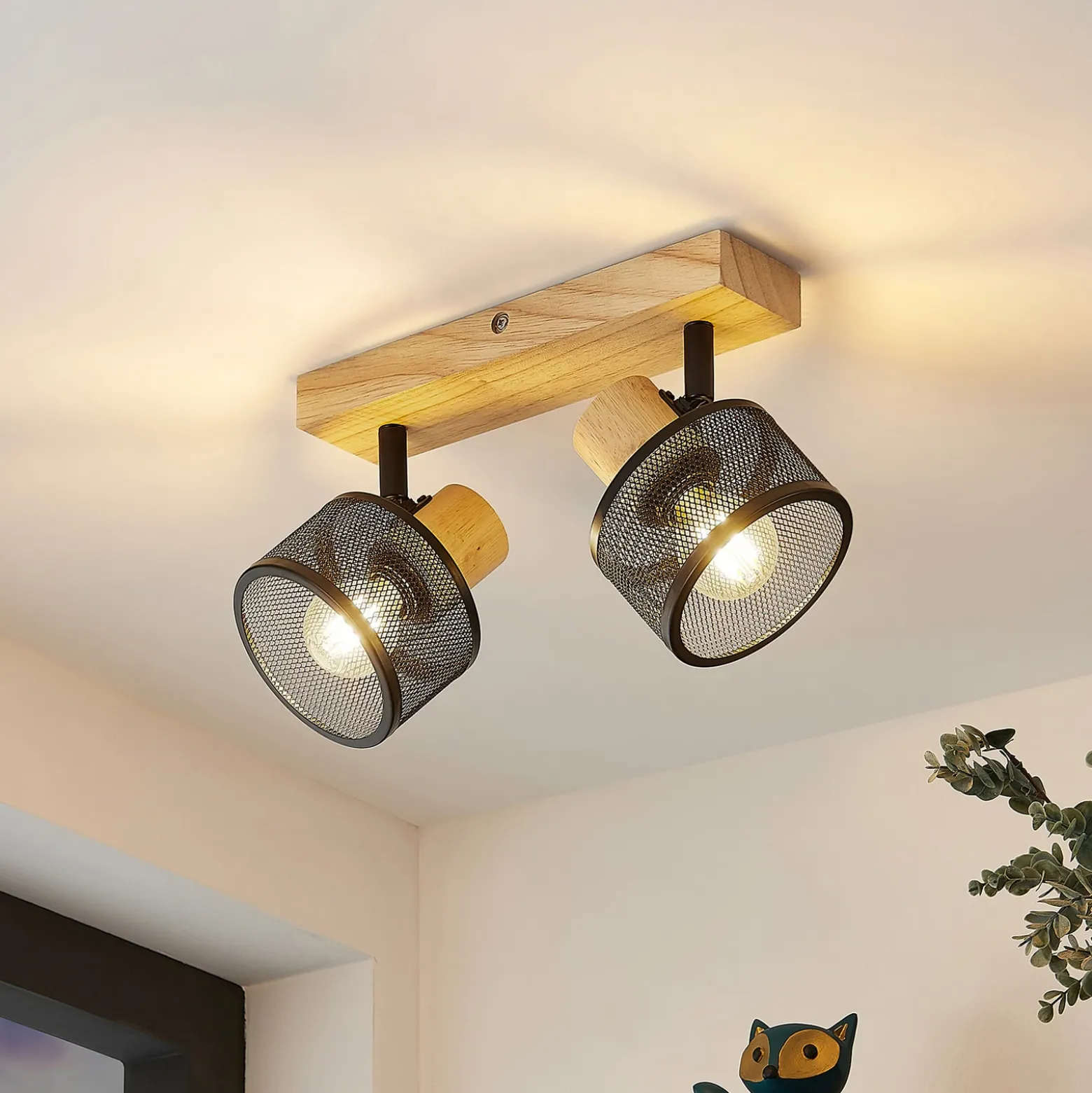 Lindby Evinora foco de techo de madera, 2 luces