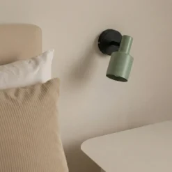 Lindby foco de pared Ovelia, verde/negro, metal, E27