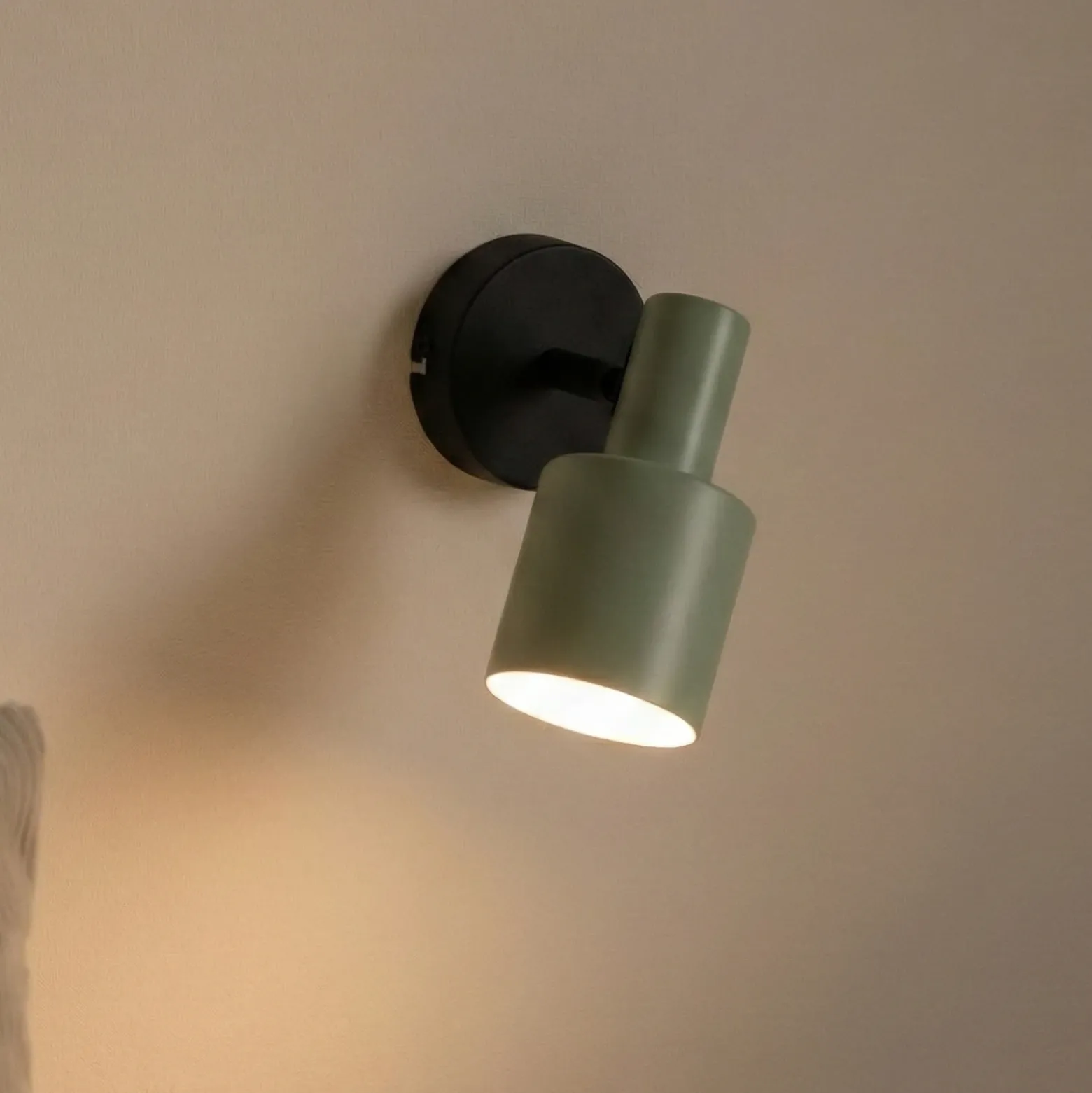 Lindby foco de pared Ovelia, verde/negro, metal, E27