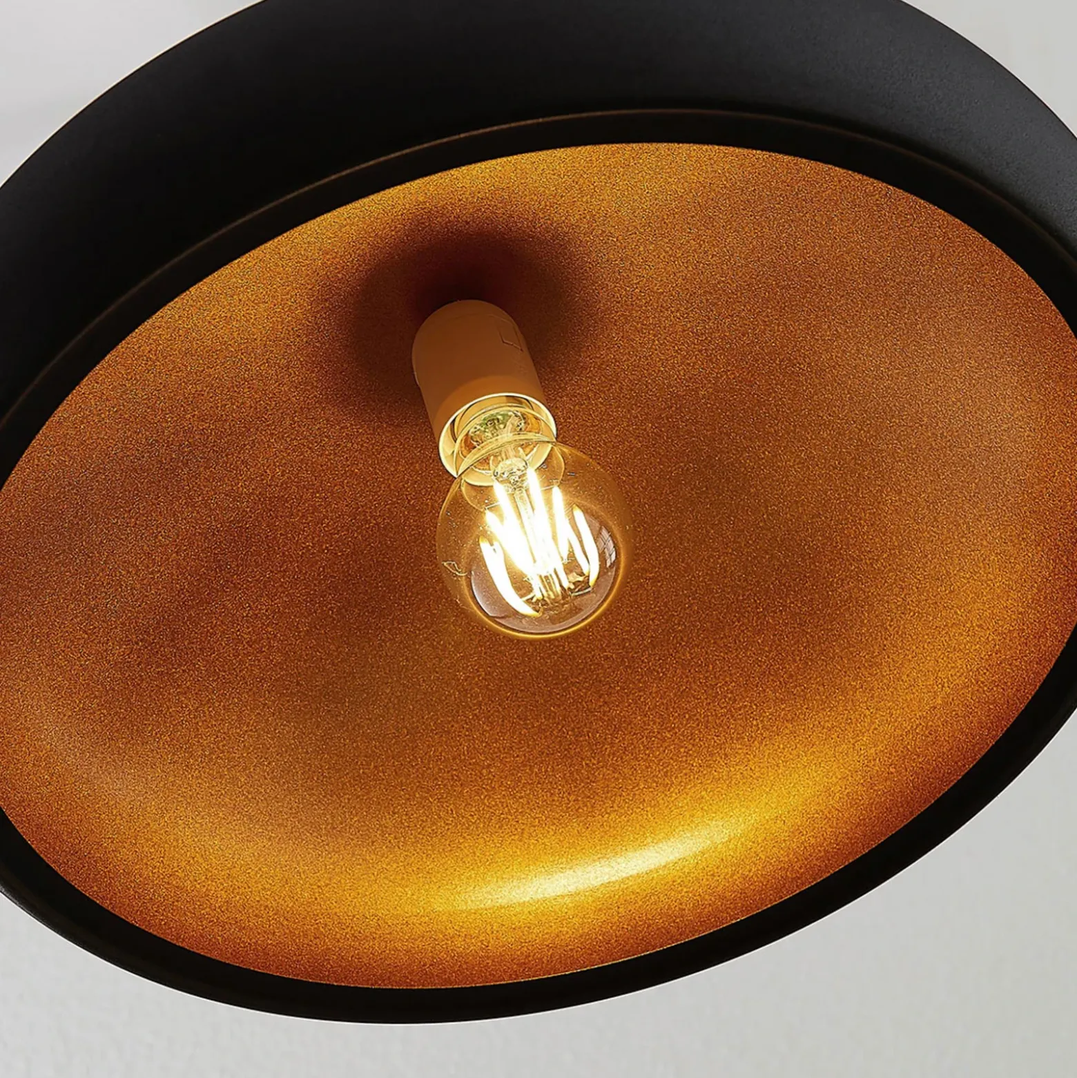 Lindby Gerwina lámpara colgante, negro/oro, metal, 40 cm, E27