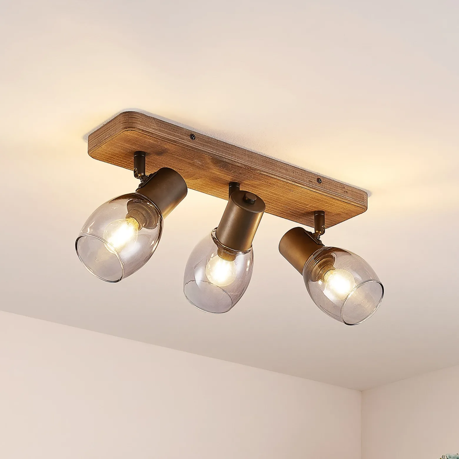 Lindby Ineska foco de techo, 3 luces, angular