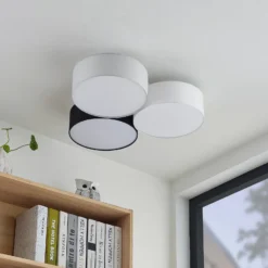 Lindby Janita lámpara LED de techo, 3 luces, tricolor