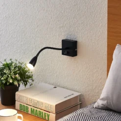 Lindby Jolka brazo de lectura LED, interruptor, negro mate
