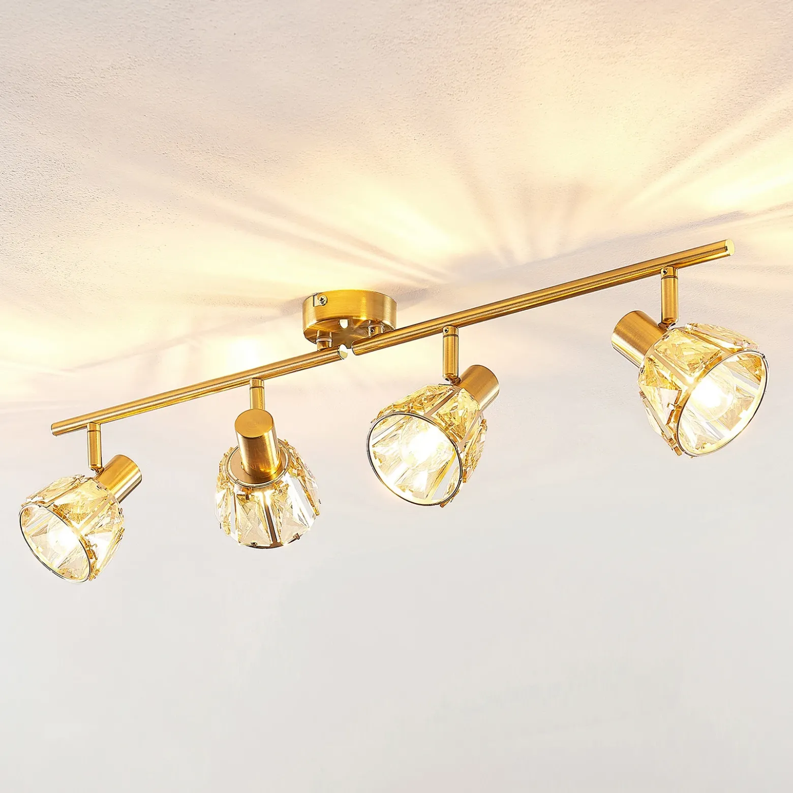 Lindby Kosta lámpara de techo, 4 luces, latón