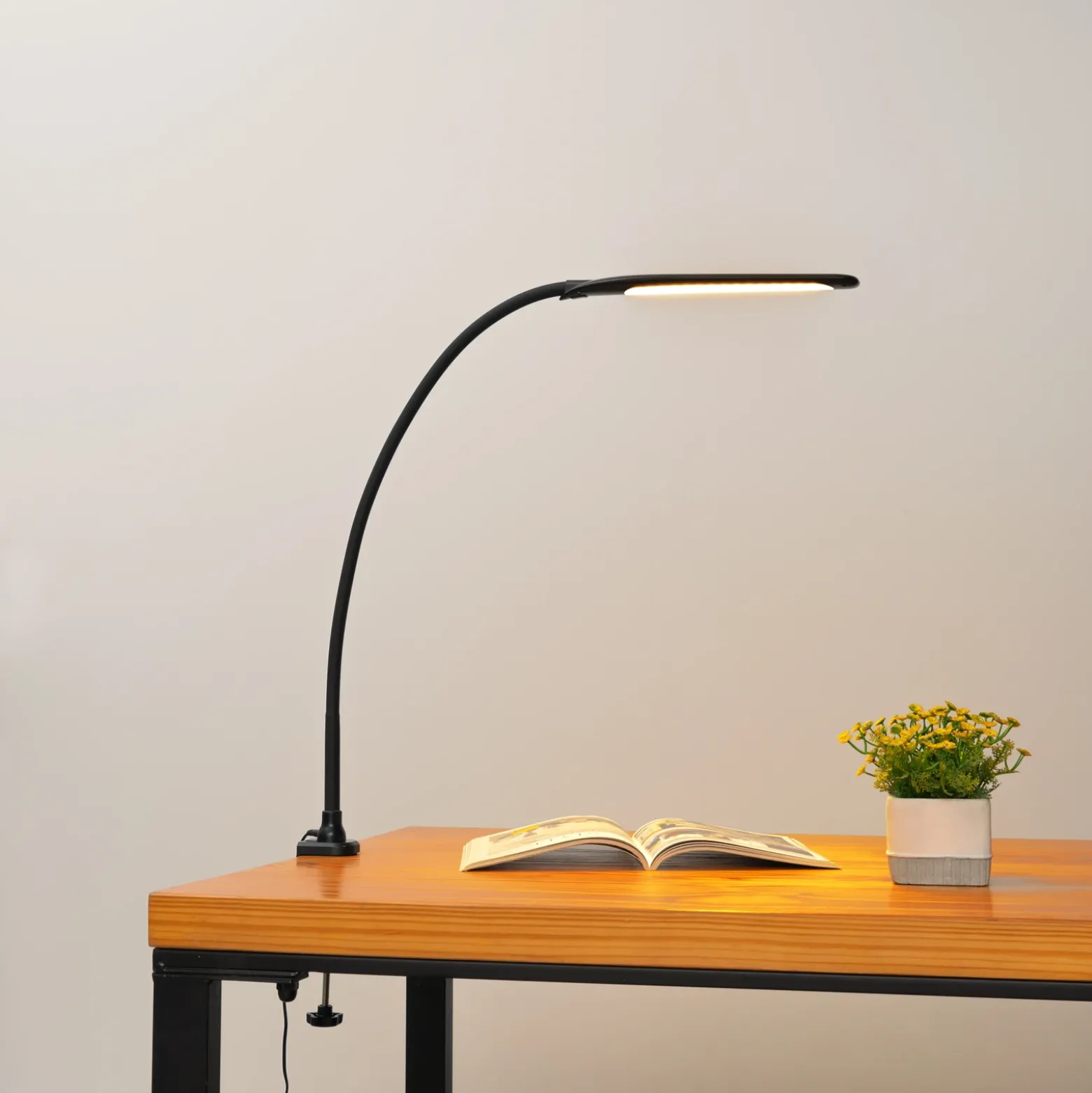 Lindby LED lámpara de pinza Nilay, altura 70 cm, CCT, oficina en casa