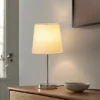 Lindby Leza lámpara de mesa cromo, pantalla blanca