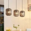Lindby lámpara colgante Canyana, natural, 3 luces, ratán, 105 cm