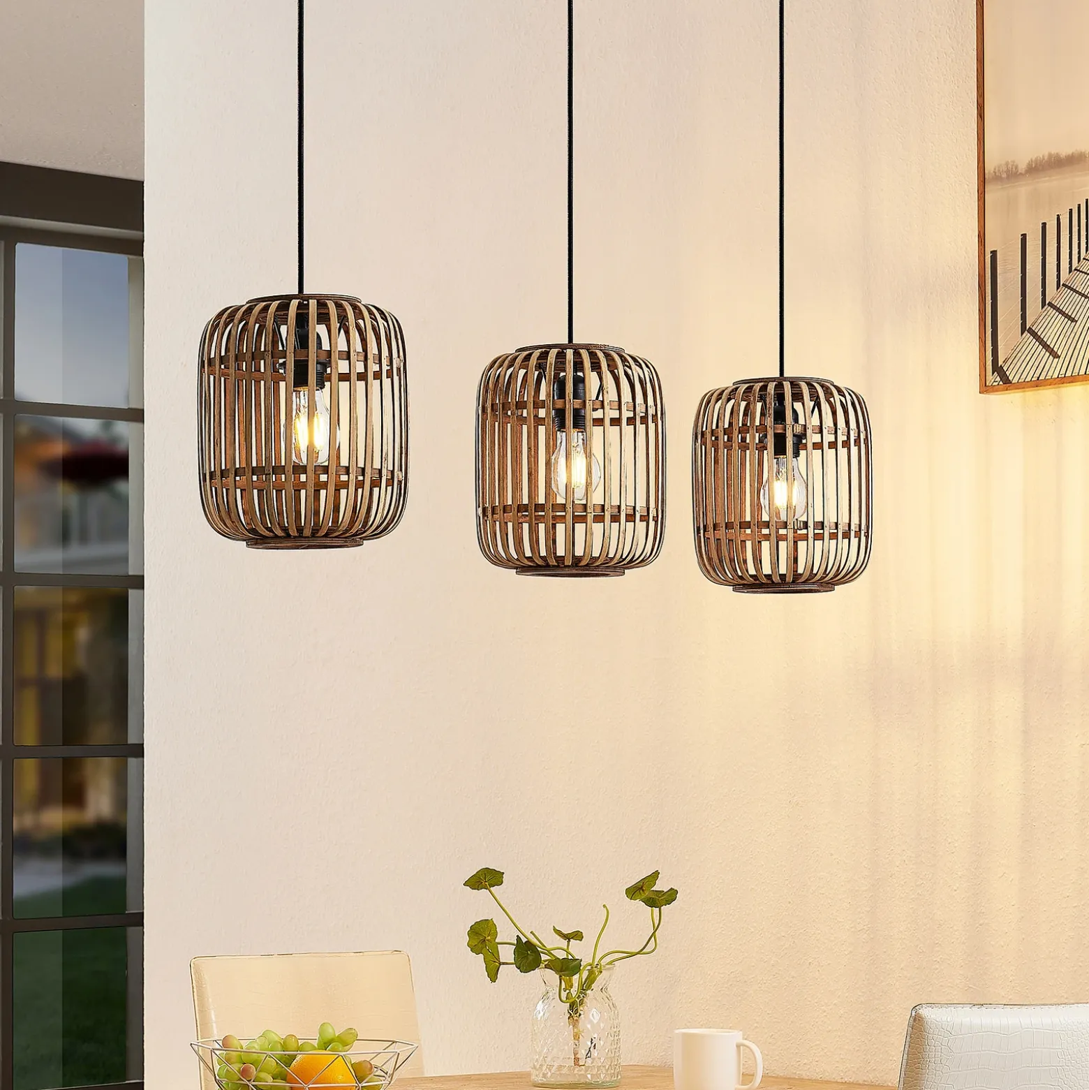 Lindby lámpara colgante Canyana, natural, 3 luces, ratán, 105 cm