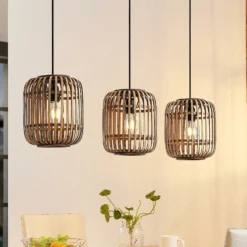 Lindby lámpara colgante Canyana, natural, 3 luces, ratán, 105 cm