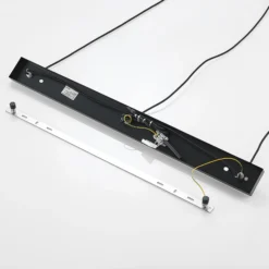 Lindby lámpara colgante Canyana, negra, 3 luces, ratán, 105 cm